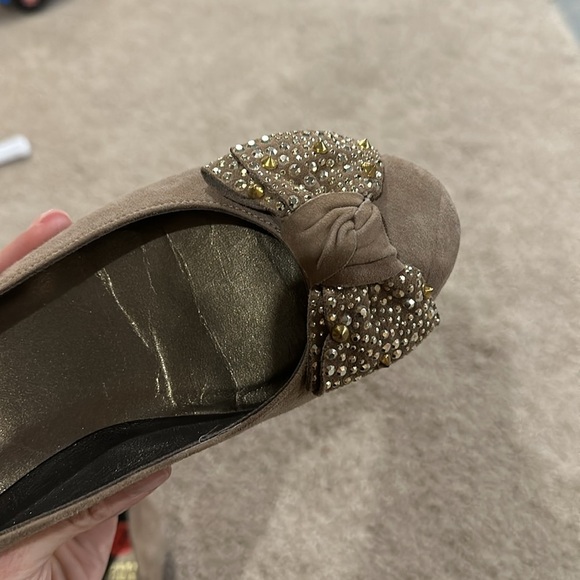 STUART WEITZMAN Tan Suede Sparkle Bow Flat 7 - Picture 3 of 5